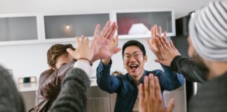 How Startups Can Create a Kick-Ass Pitch Deck