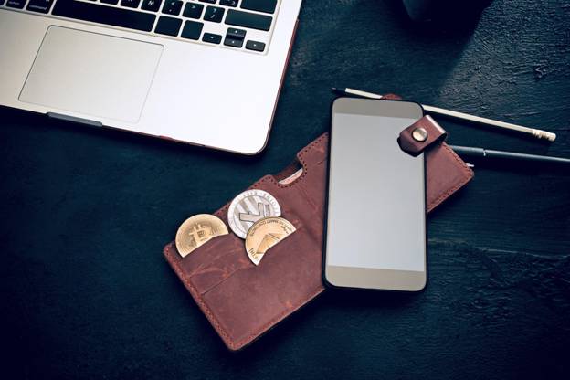 Crypto vs. Cash: Will Cryptocurrency Overtake Traditional Payments in Online Casinos?