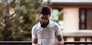 Expert Essay Assistance: Where and How to Find Professional Writers for Your Academic Needs