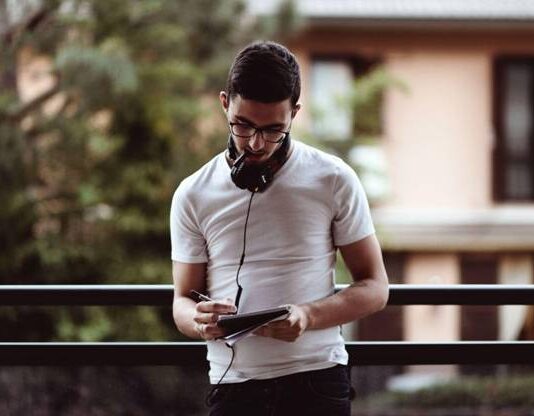 Expert Essay Assistance: Where and How to Find Professional Writers for Your Academic Needs