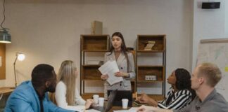 10 Effective Communication Strategies for Business Leaders