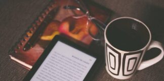 E-Textbooks vs. Traditional Textbooks: A Comprehensive Comparison