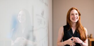 Knowledge Worth Sharing: 10 Signs You Need to Create an Online Course