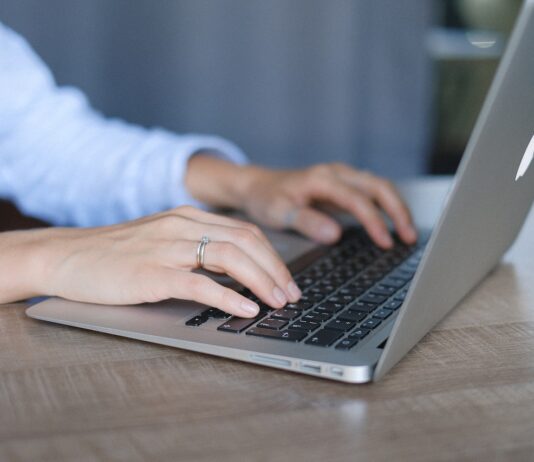 The Benefits of Using an Online Essay Writing Service