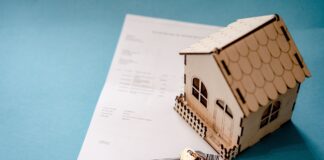 What to Look for When Buying Postcards for Your Real Estate Business